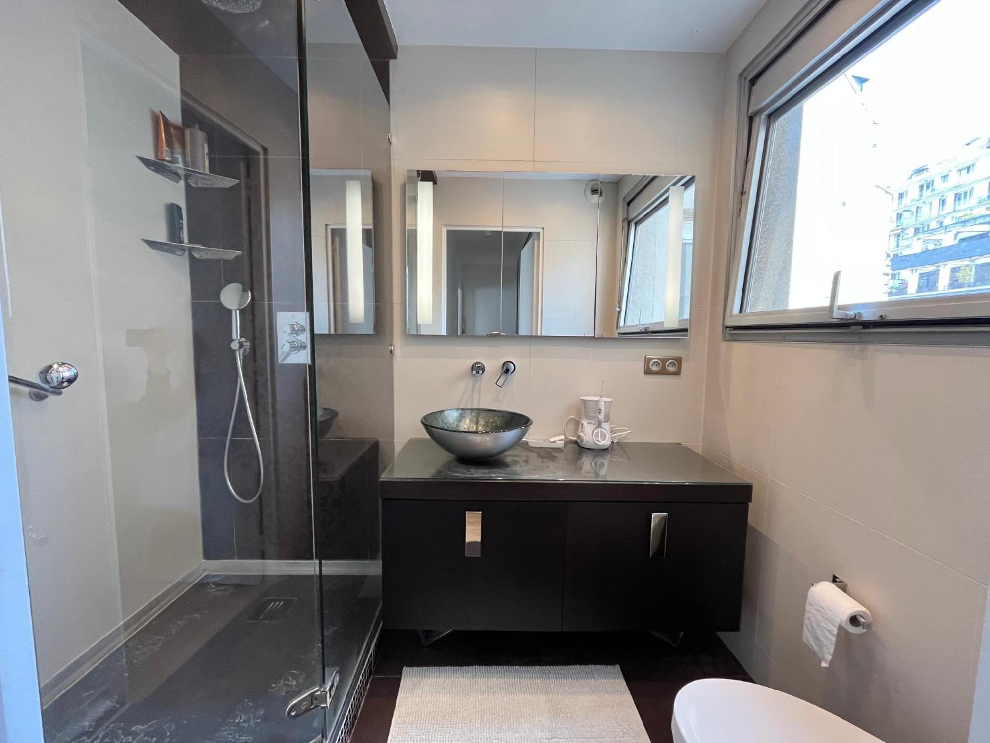 Apartment Grand Bright Appartment-4bdr-130m2 *