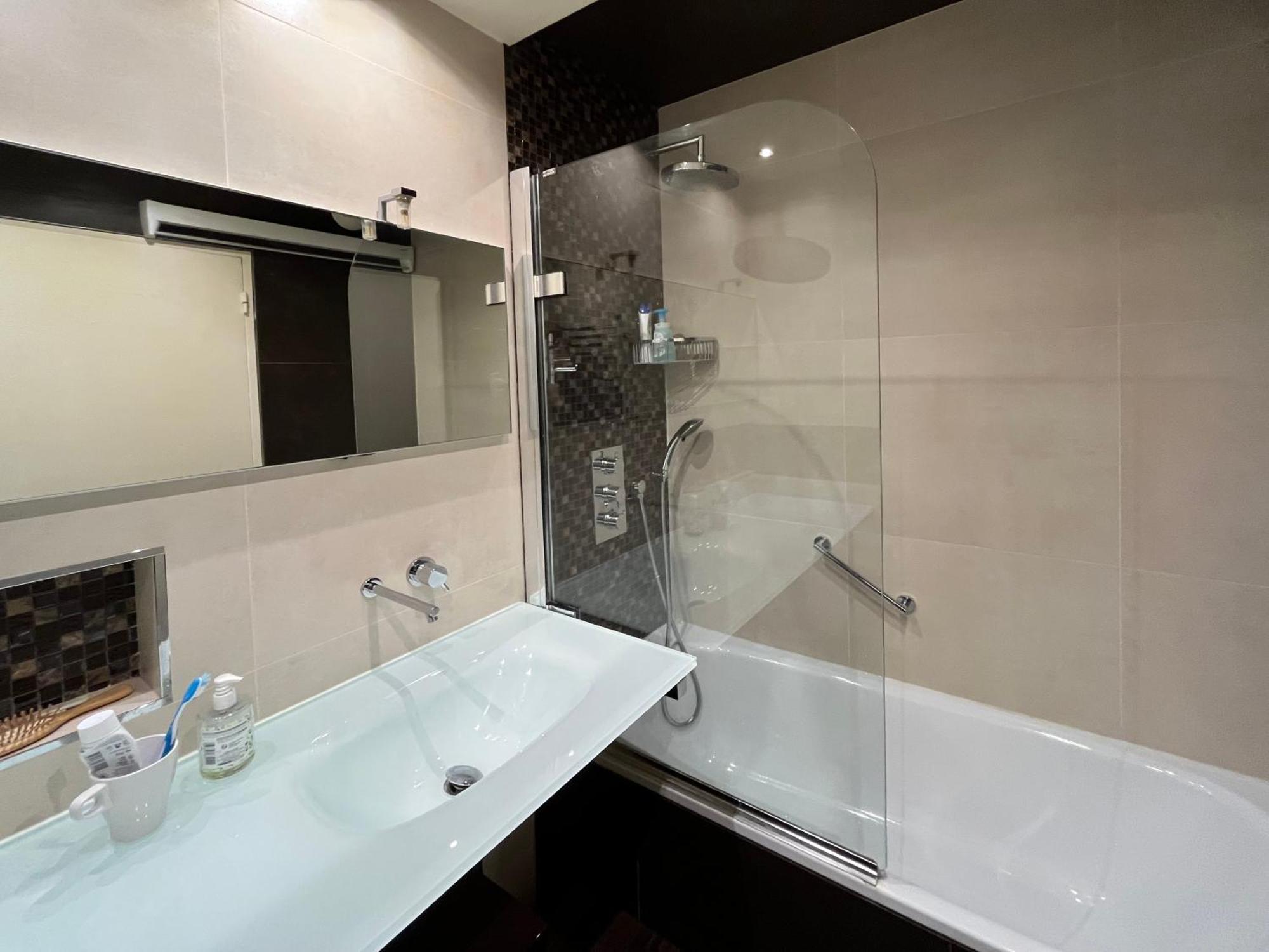 Grand Bright Appartment-4bdr-130m2 Apartment